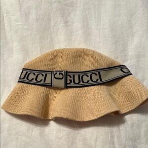 Beige bucket hat